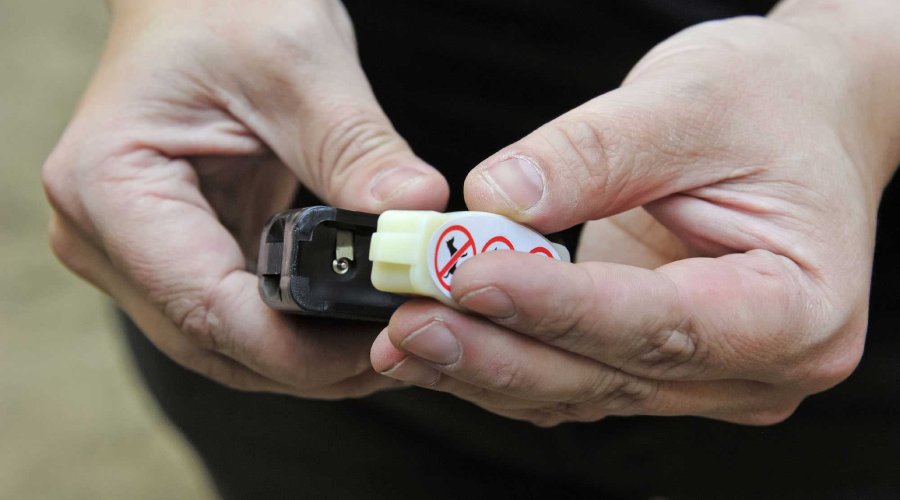 Munition wird in den Pyro-Defender eingesetzt.