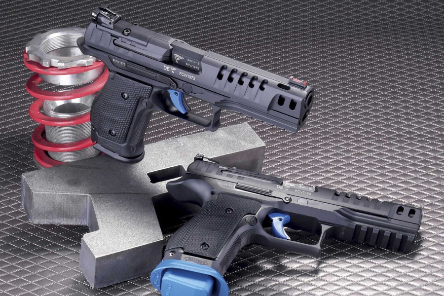 VISIER 3/2019 SIG Sauer P220 Hunter in linker Seitenansicht auf einem Stein liegend.