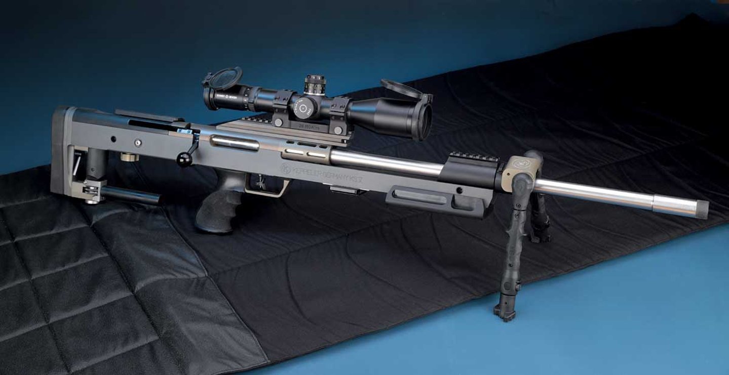 VISIER 11/2017 Keppeler KS V Bullpup Sniper in rechter Seitenansicht auf Schießmatte.