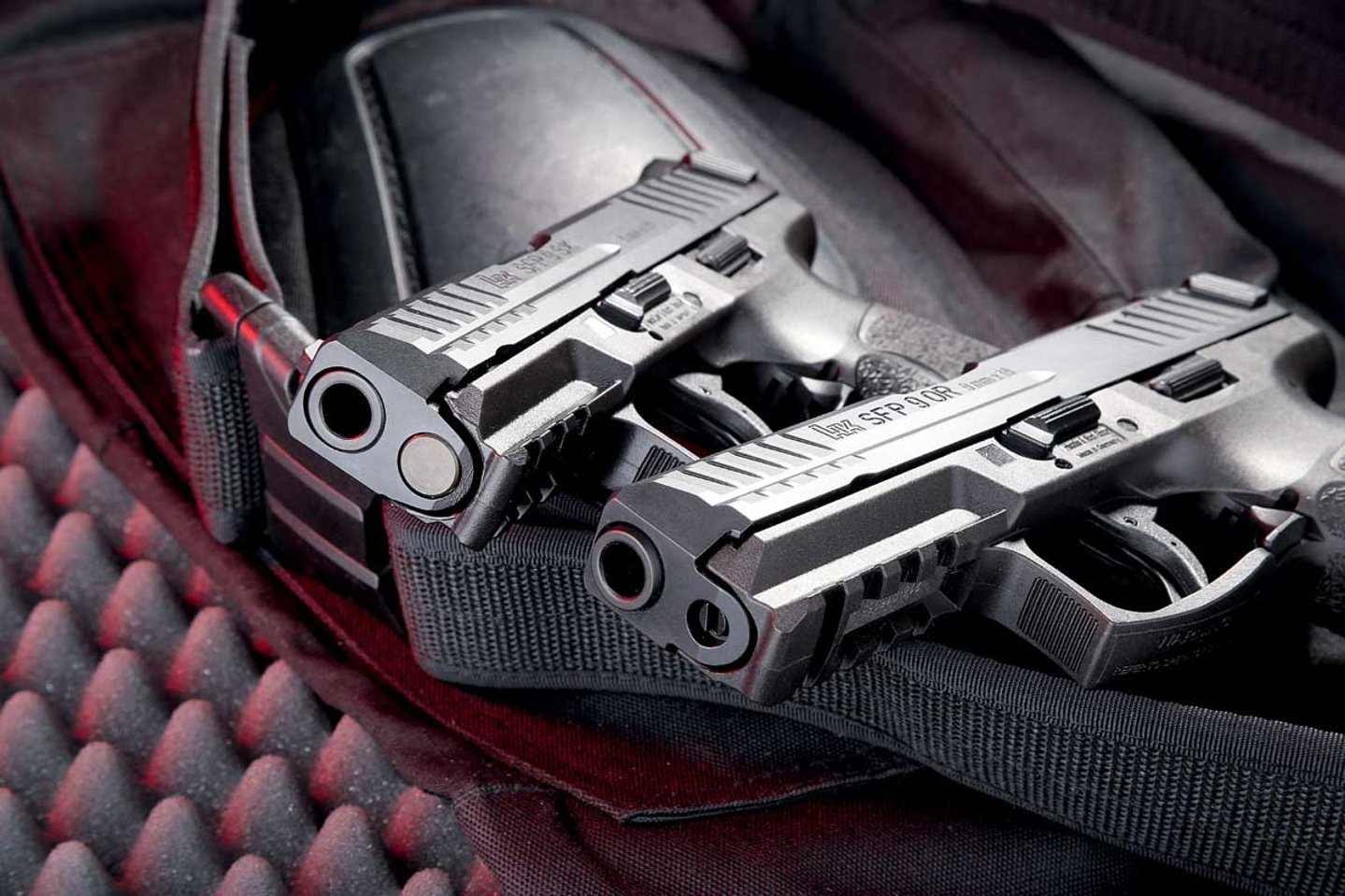 VISIER 12/2017 Mündungspartien von Heckler & Koch SFP9 SK (links) und SFP9 OR.