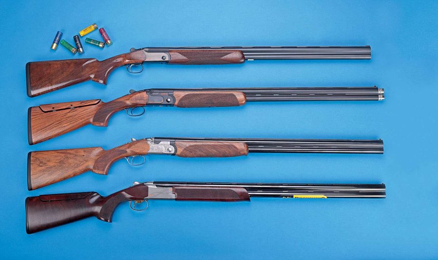VISIER 2/2017 Blaser F16 Sporting, Beretta 690 Competition Black Sporting AS, Beretta 690 Field III Sporting und Browning B 725 Sporter Adjustable auf blauem Grund.