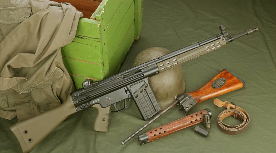 VISIER Special 93 - Freie Waffen II Airsoftversion des HK G3 mit Austauschteilen aus Holz.