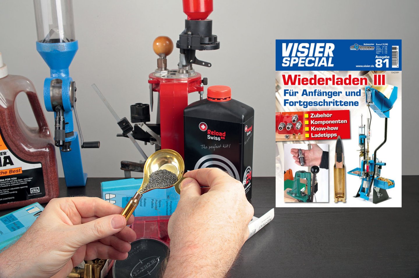 VISIER Special 81 - Wiederladen III Verschiedene Utensilien zum Wiederladen. Wiederlader füllt Hülse per Hand. Daneben das neue Titelbild.