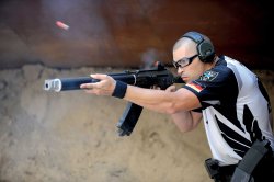 Alles zum IPSC-Schießen kompakt in einem Heft - VISIER Special 82 Sven Schlegel schießt seine aufgerüstete Frey-Molot in der Open Division.