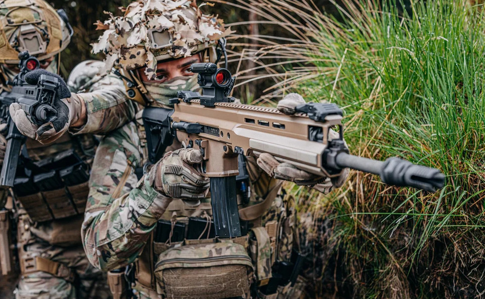 fnh: New FN ARKA, the SCAR heart into an AR outer body fnh: New FN ARKA, the SCAR heart into an AR outer body
