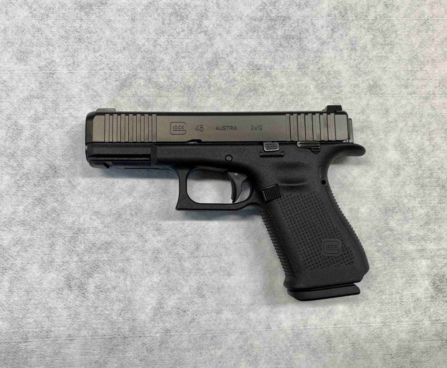 Linke Seitenansicht der Pistole GLOCK G46