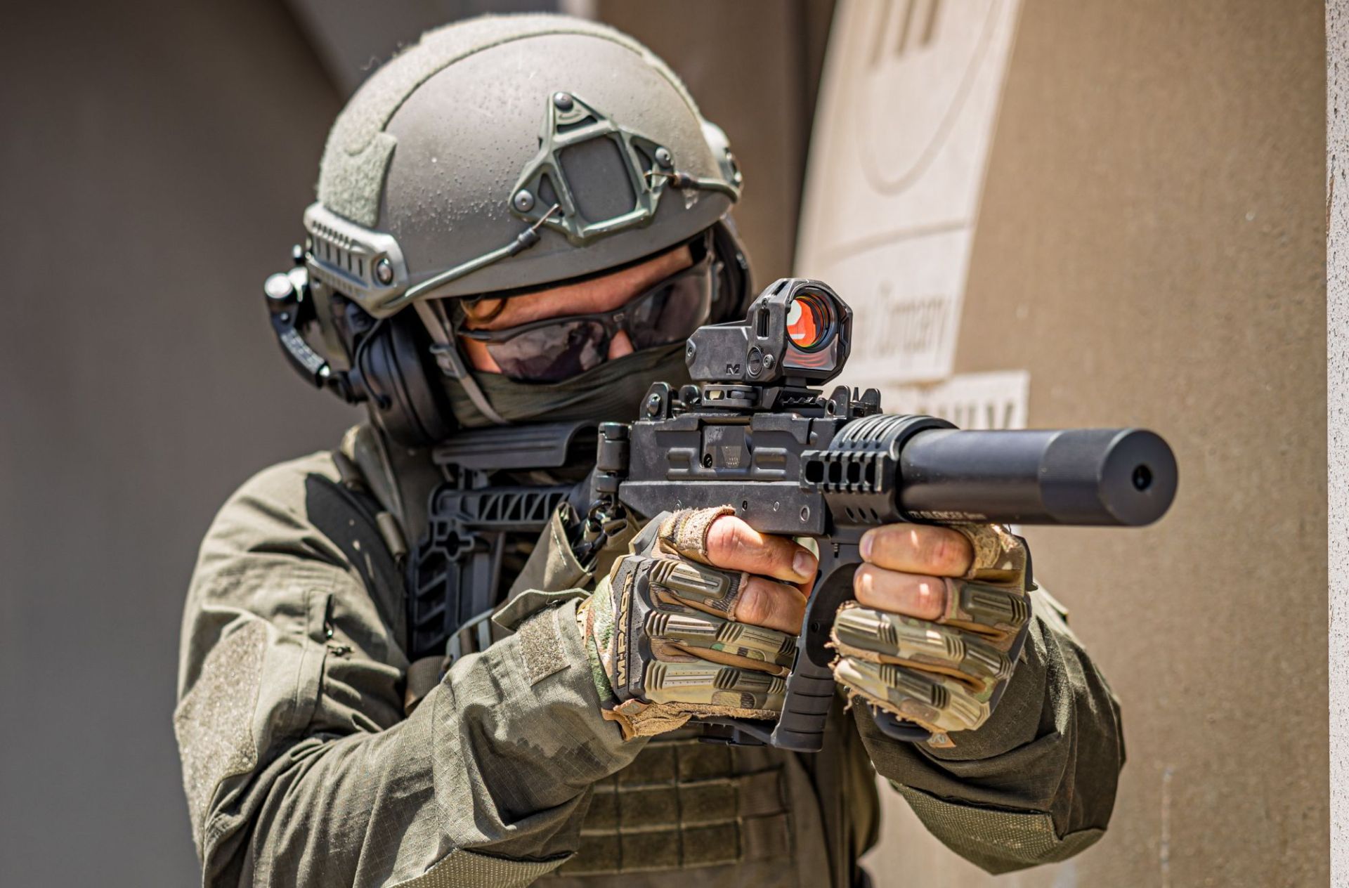 pro-zone: Military weapons: interview with Semion, Director for Europe of IWI and SK Group