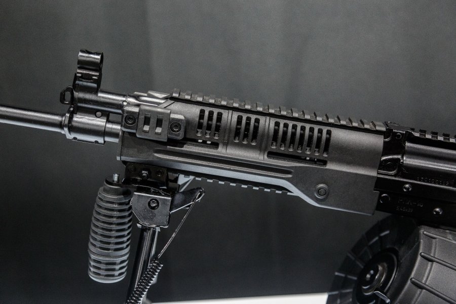 Neither rifle nor machine gun: the RPK-16, Russia's new light machine gun RPK-16 machine gun with bipods