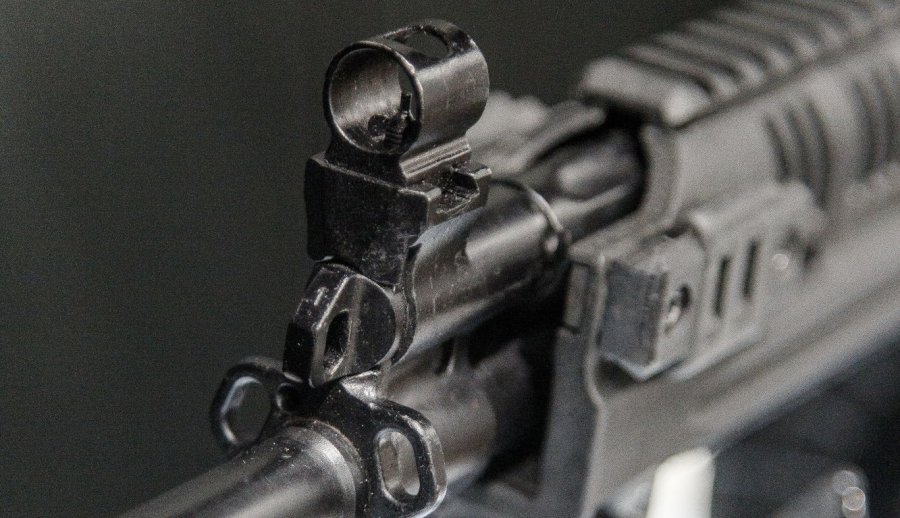 Neither rifle nor machine gun: the RPK-16, Russia's new light machine gun Steel hooded front sight of the RPK-16