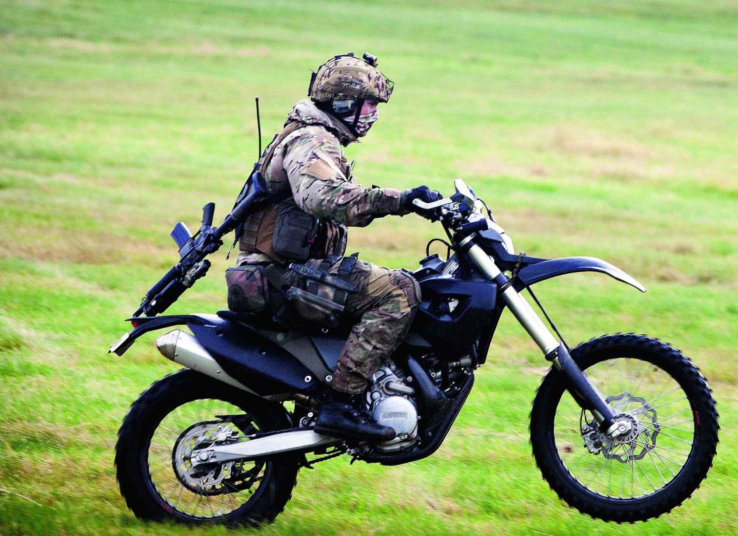 Off-road motorcycles like the Yamaha 450 WR (here in Norwegian service) can be useful. 