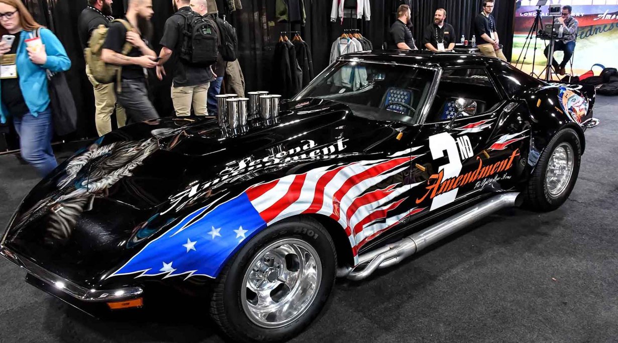 A vette stingray races for the second amendment