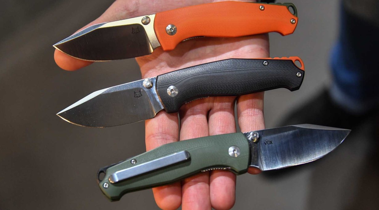 TUR folding knife  in different colors.
