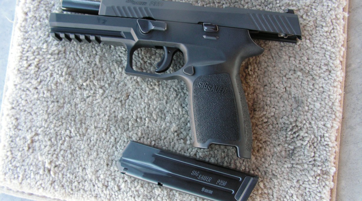 SHOT SHOW 2014: SIG SAUER Range Day / SIG SAUER P320