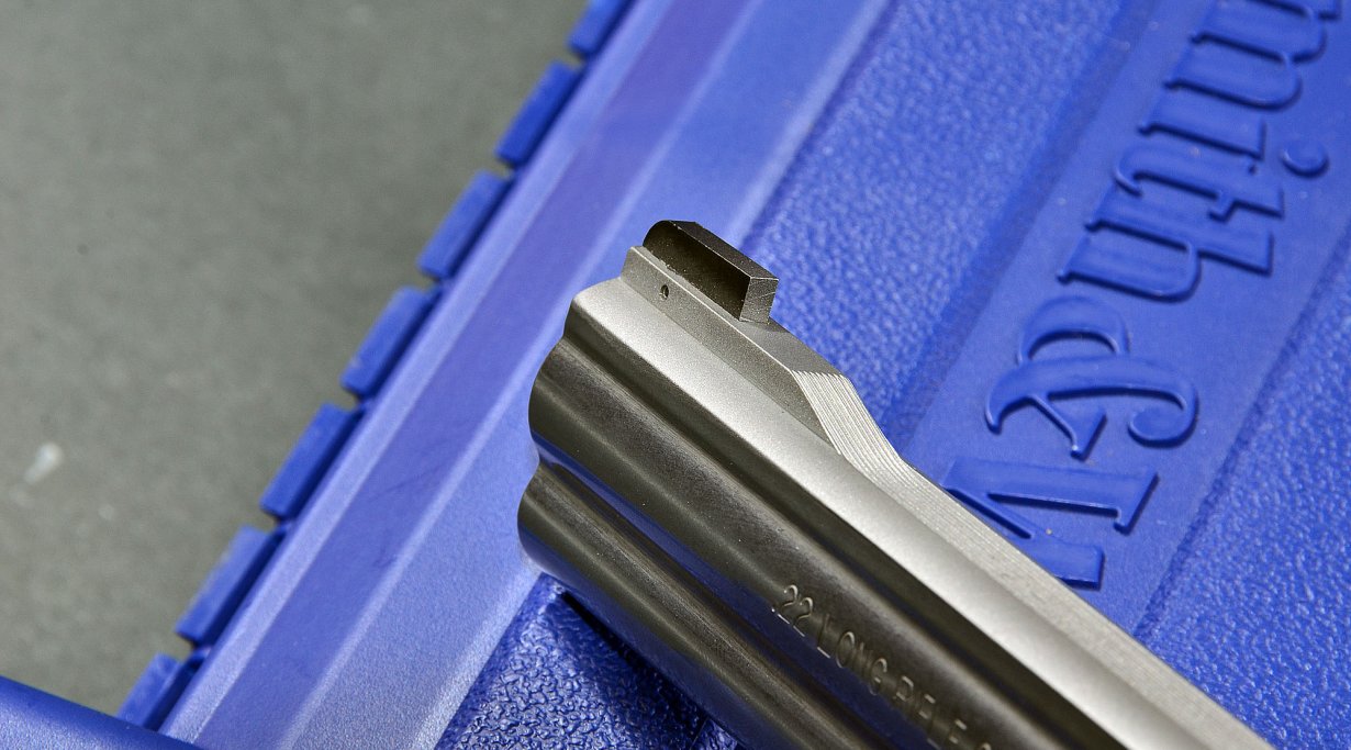 Smith & Wesson 617 .22 LR