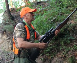 Hunting hoofed game: Riserva accessories for trackers Riserva high-visibility vest