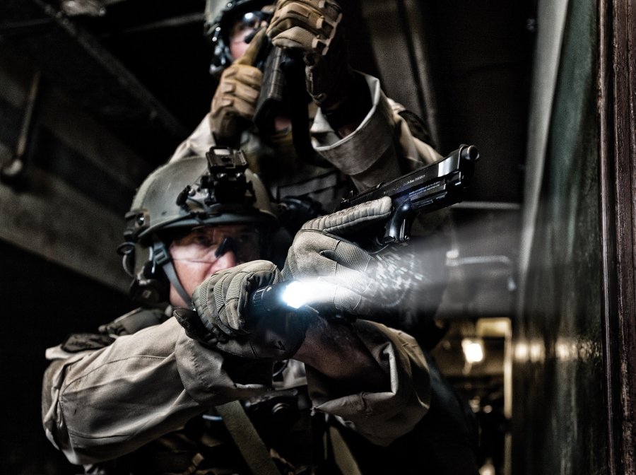 How to choose the ideal tactical torch – A short guide How to choose the ideal tactical torch – A short guide