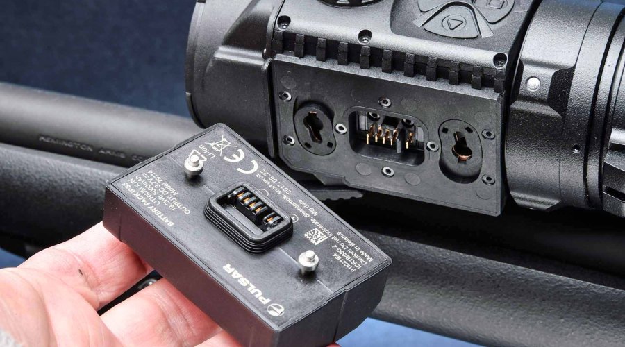 Quick-mount B-pack battery of the Pulsar Forward F.