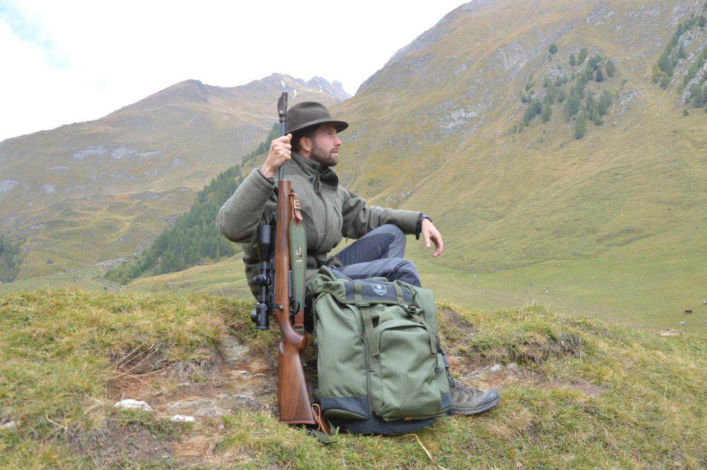 Zaino da caccia Riserva Hunter with Riserva hunting backpack and rifle