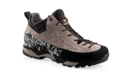 Zamberlan Salathé: the new good weather technical shoe for trekkers and dog lovers The Vibram sole