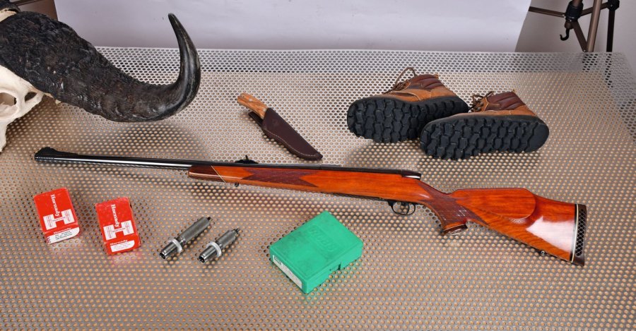 Weatherby Mark V .460 Weatherby Magnum from left