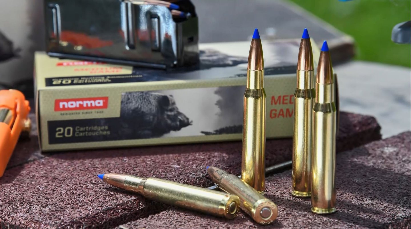 Norma Bondstrike Extreme: the latest hunting ammunition with the world's best BC value for long ranges Norma Bondstrike Extreme ammunition: cartridges with packaging and magazine