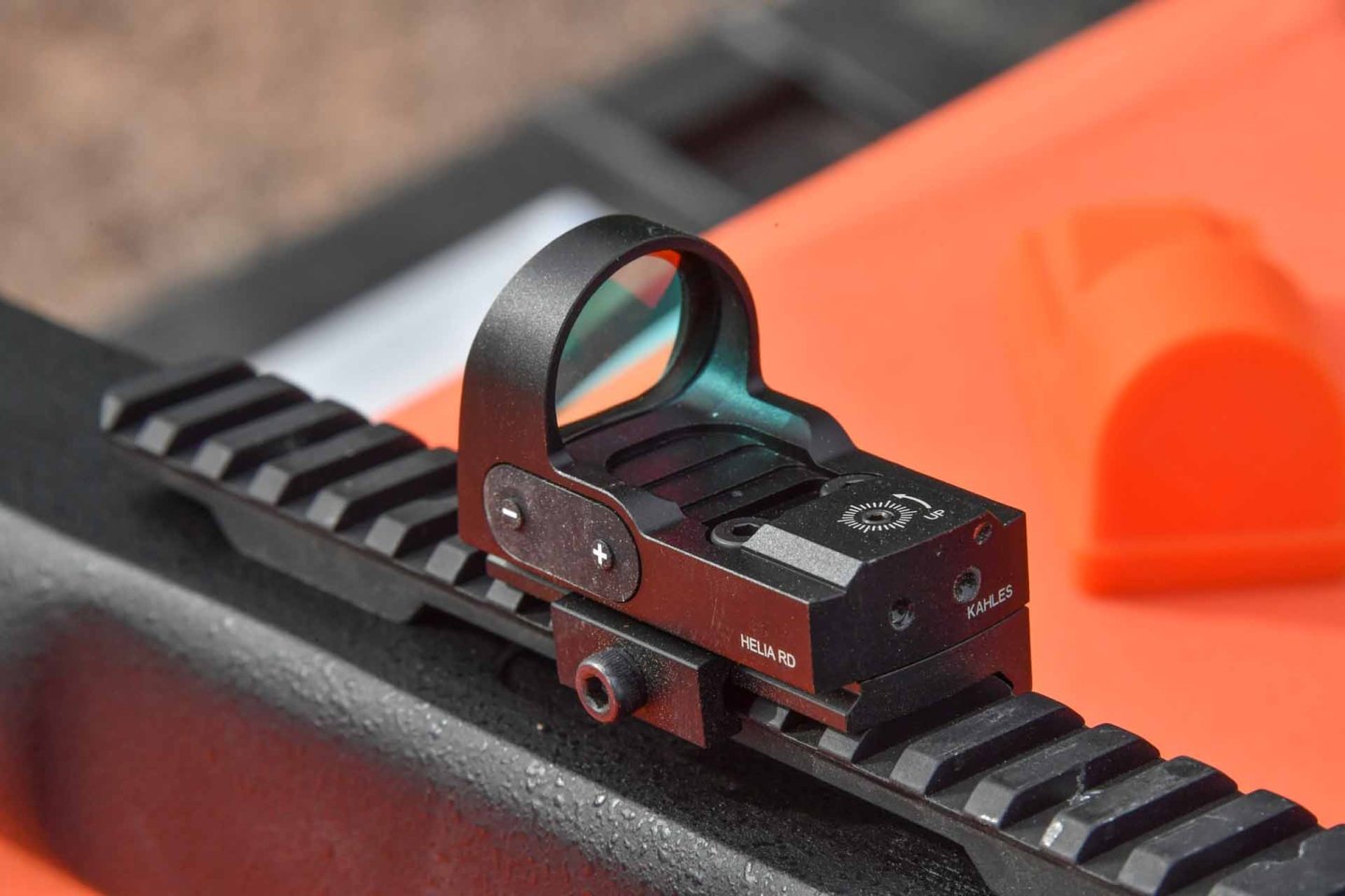 KAHLES new products for 2019: Helia RD red dot sight and K318i riflescopes Das KAHLES HELIA RD ist ein leistungsstarkes und kompaktes Reflexvisier für die Jagd.
