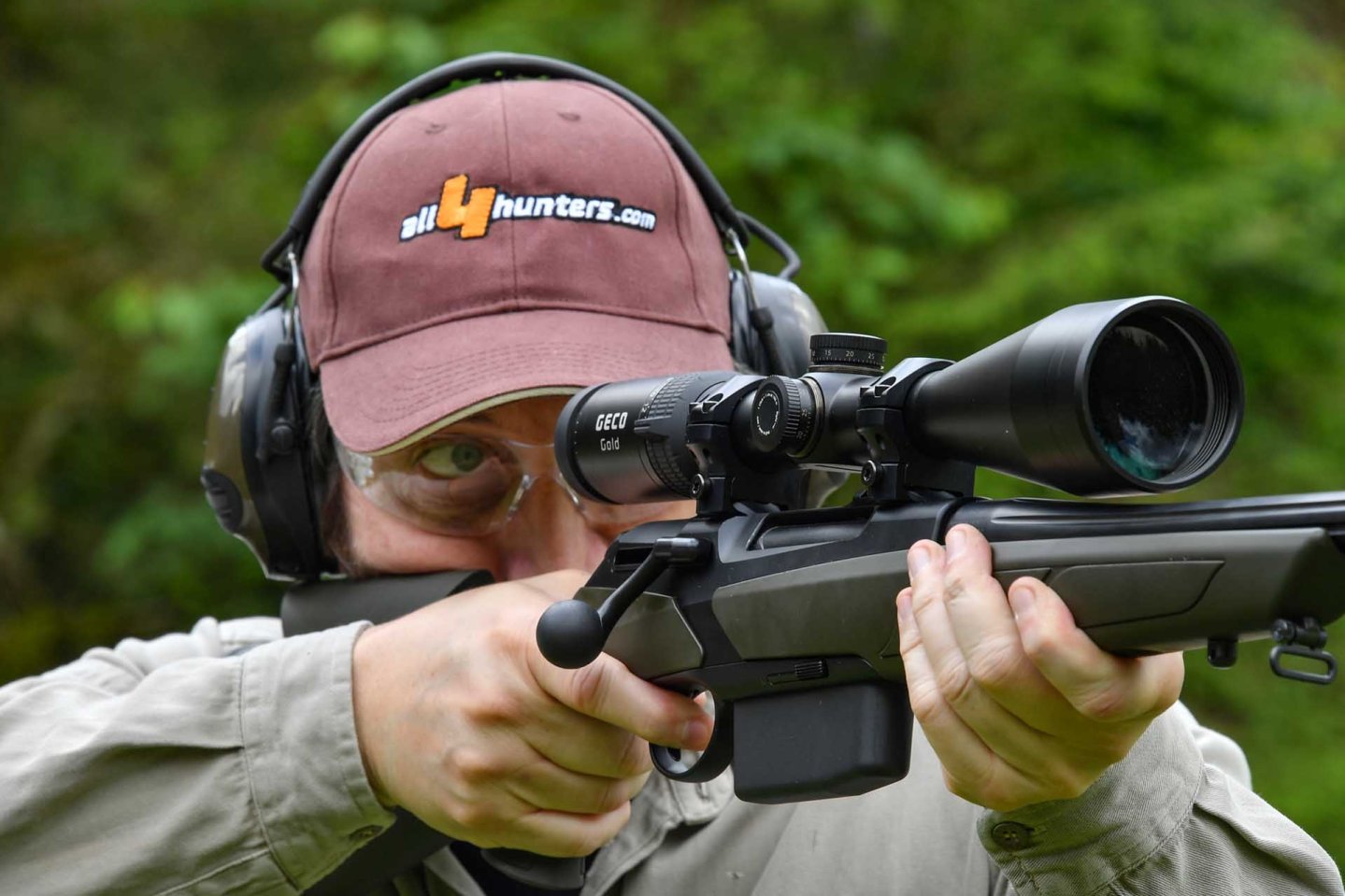 GECO Gold 2.5-15x56i: the universal hunting riflescope in our video test The GECO 2.5-15x56i riflescope on a Merkel Helix Alpinist in .30-06 Springfield