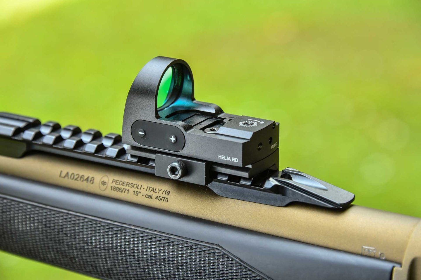 KAHLES Helia RD: the red dot sight for driven hunt in video The Kahles Helia RD mounted on a Pedersoli Boarbuster rifle