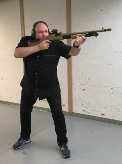 Red dot sight under test: Kahles Helia RD-C – With the driven hunt optic on the shooting range Tester Ralf Kunzmann in action