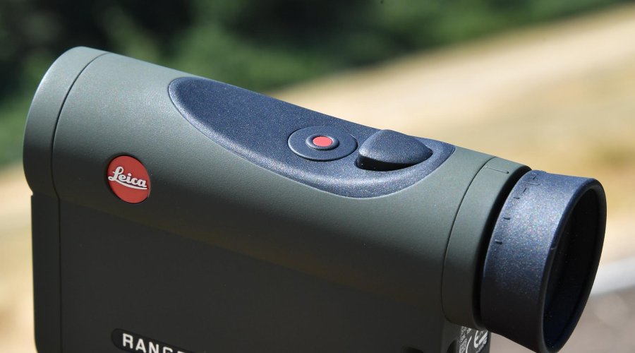 Leica Rangemaster CRF 2000-B, two controlling buttons