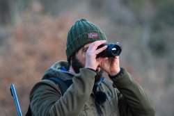 Nitehog TIR-M35 X-Core, a multi-purpose thermal imaging optic for increased accuracy and safety in many hunting and observation situations Hunter with NITEHOG TIR M 35 XCore thermal vision