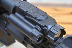 Nitehog Viper: Thermal clip-on optic in our technical pro review Nitehog Viper: Thermal clip-on optic - multi-functional buttons