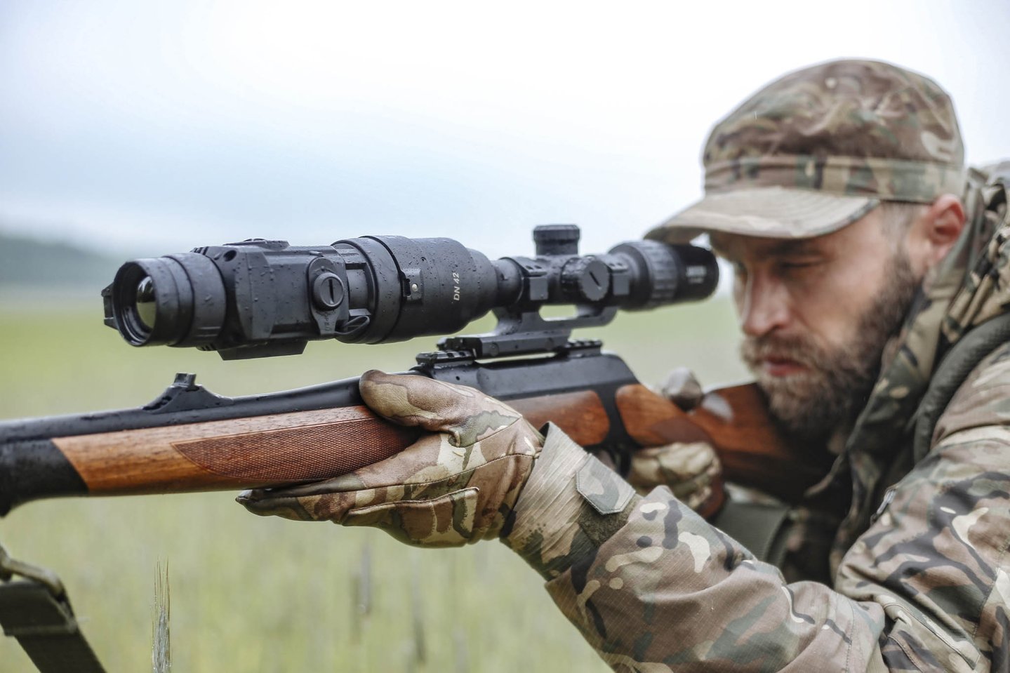 Pulsar CORE FXQ38 and FXQ50 thermal imaging attachments Pulsar CORE FXQ3 mounted on a rifle