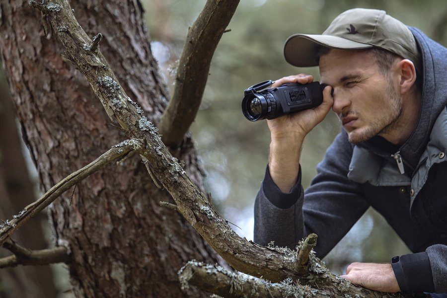 Pulsar Helion 2 XP50 thermal monocular Hunter using the Pulsar Helion 2 XP50 thermal monocular