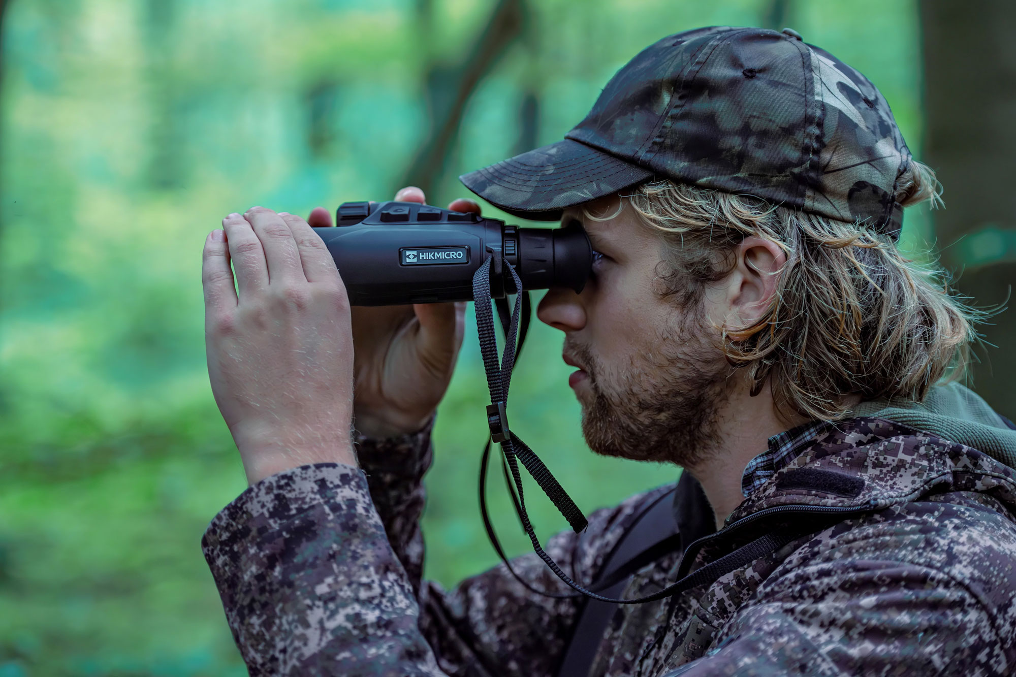optics: World premiere: Hikmicro presents the new Habrok all-in-one binoculars with thermal imaging as well as day and night camera, laser rangefinder and IR emitter