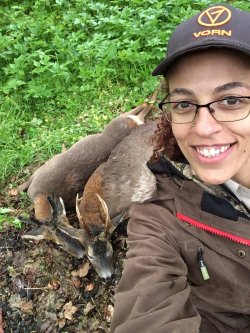 Armanda Couto lady hunter Lady hunter with two roe deer bucks.