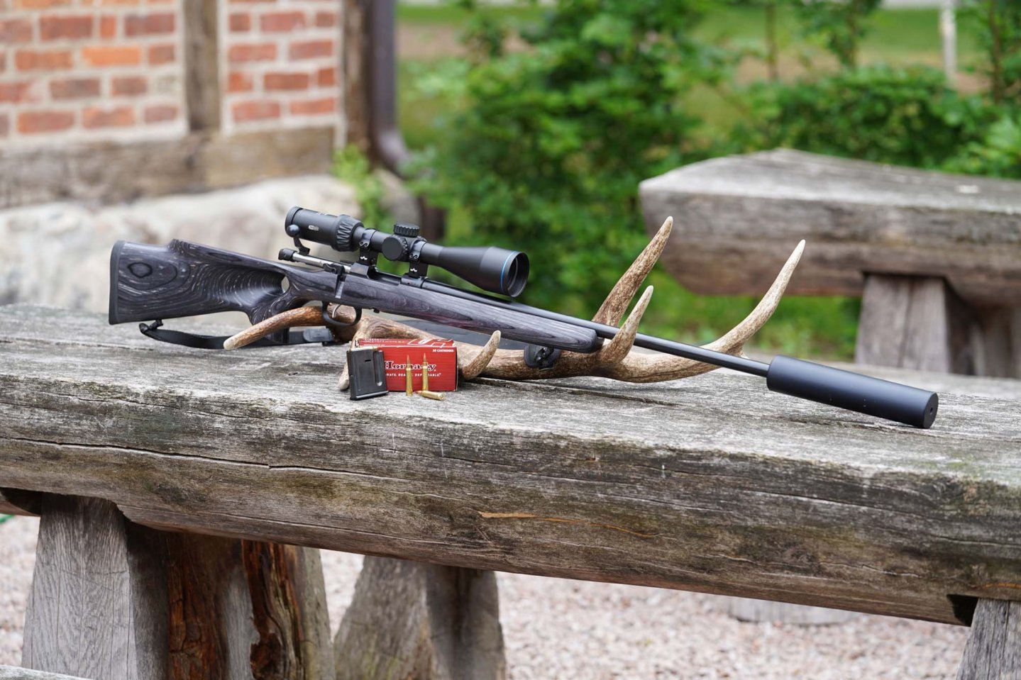 Buck hunting with CZ and GPO: a visit to the Lüdersburg hunting school in Lower Saxony The CZ Thumbhole in .223 Remington caliber.