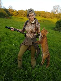 A lady hunter from Los Angeles ALL4_CHELSEA_PARHAM_VERMIN_CONTROL.jpg