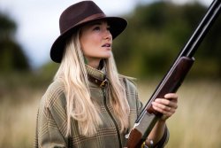 Marina Gibson: a lady hunter in Yorkshire ALL4_MARINA_GIBSON_PHOTOGRAPHER_LENS_AND_HOUND.jpg