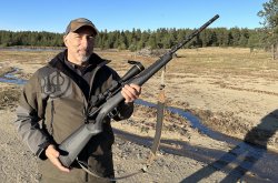all4hunters-Redakteur Franco Palamaro mit Savage Impulse Mountain Hunter in 7 mm PRC samt Leupold VX6-HD 3-18x44 mit Firedot-Absehen.
