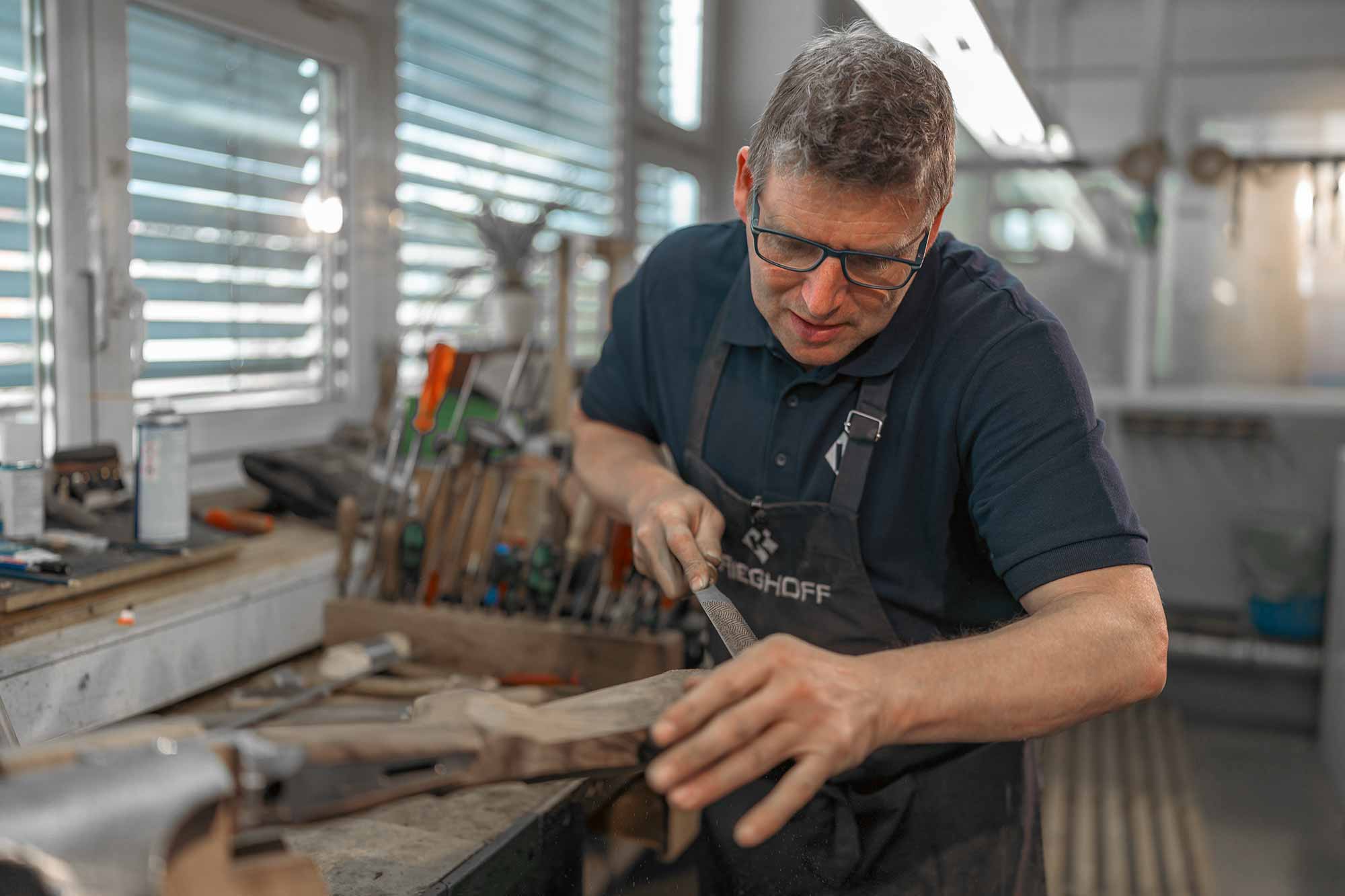 krieghoff: "Handwerkskunst": a documentary about how a hunting rifle is made at Krieghoff in Ulm krieghoff: "Handwerkskunst": a documentary about how a hunting rifle is made at Krieghoff in Ulm