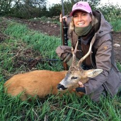 Ulrika Karlsson Arne at the Jagd & Hund 2019 Ulrika Karlsson Arne mit einem erlegten Reh.