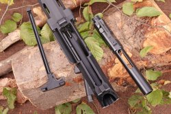 Test: Dynamic Arms Research DAR-10 Hunter in .308 WIN – A hunting AR-10 semi-automatic rifle Charging handle bolt carrier and upper receiver of the DAR-10.