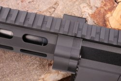 Test: Dynamic Arms Research DAR-10 Hunter in .308 WIN – A hunting AR-10 semi-automatic rifle Connection of the handguard of the DAR-10.
