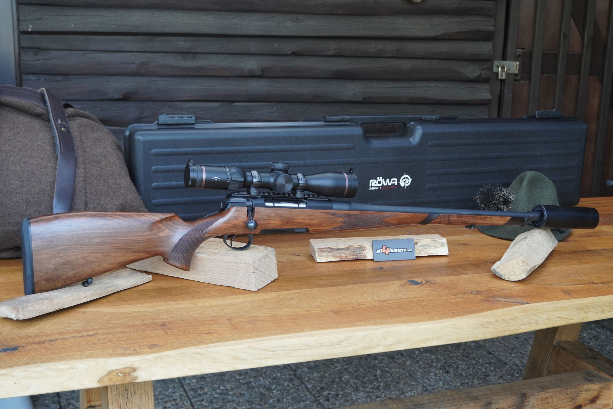 rössler: New Rössler Signature Stutzen rifle, a very special bridge between a modern manual cocking system and a traditional hunting rifle