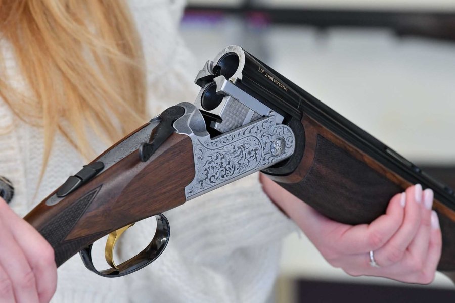 F.A.I.R. Anniversario over-under: 50 years of “made in Italy” products The woods of the Anniversario over-and-under are selected European walnut