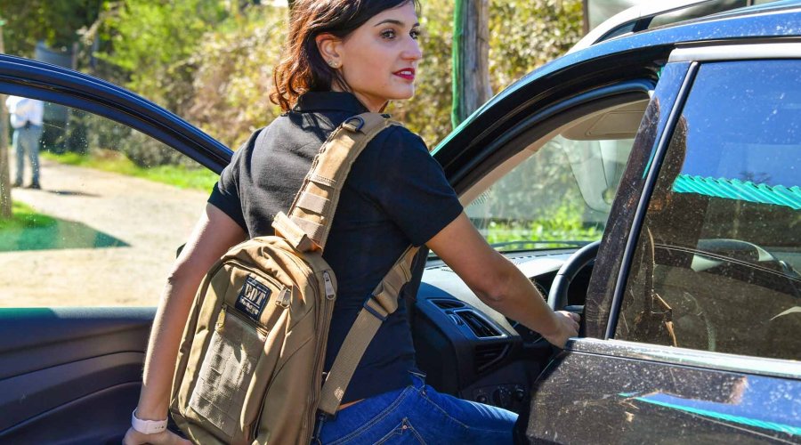 Girl wearing the Bulldog BDT Carry Sling Pack Small Tan pack