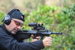 Shooting left handed with the AUG and the Corvus Defensio Case Deflector 