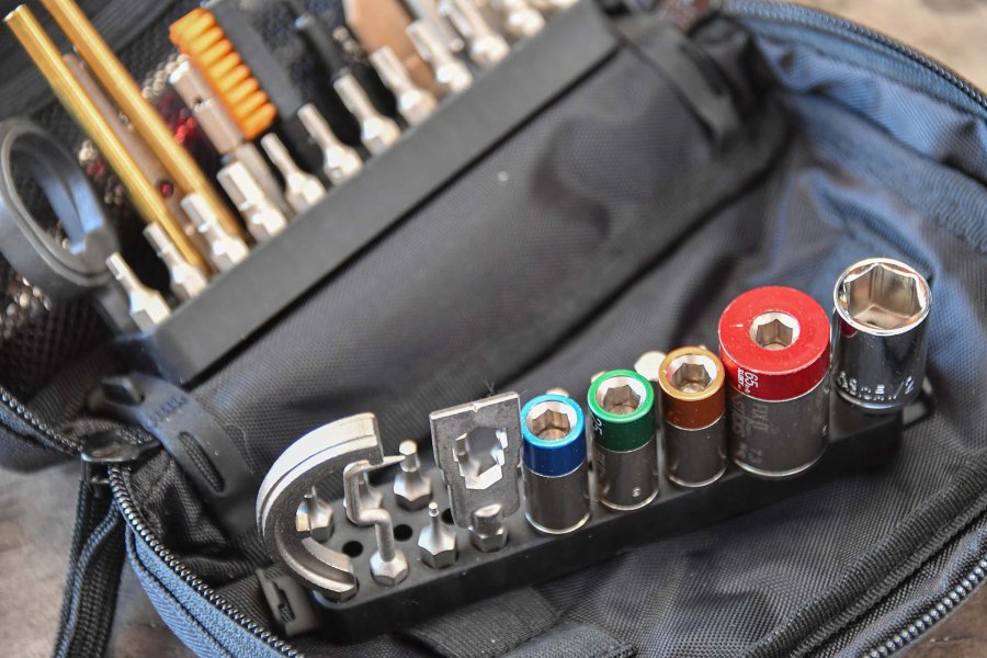 Fix It Sticks The Works tool kit with Individual Torque Limiters: test the double-row polymer bit holders