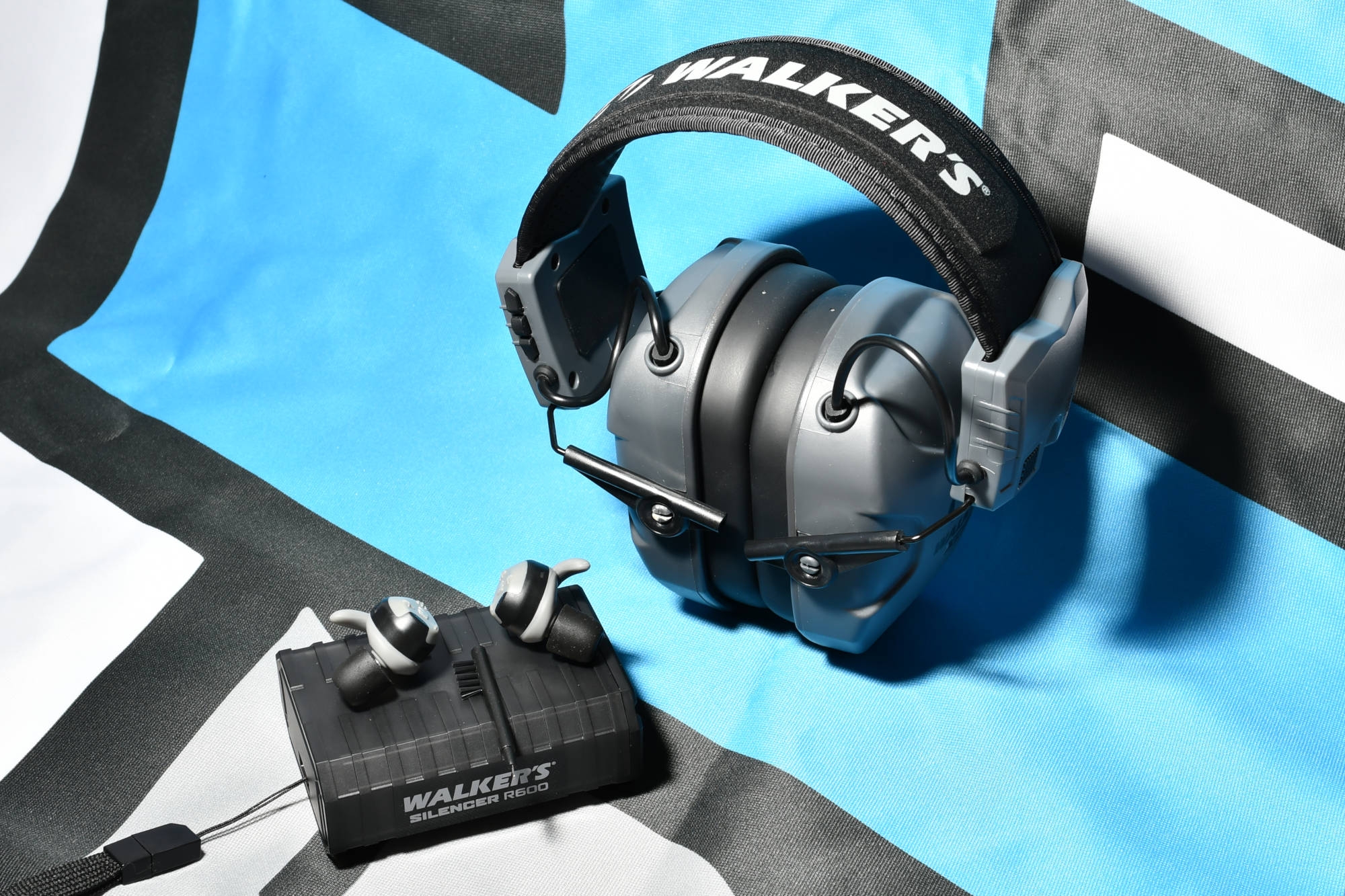 STROBL.cz: Walker's XCEL 500BT and Silencer R600 at STROBL.cz: active hearing protectors with imaginative detail solutions